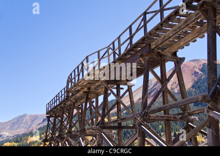 Abandonné Idarado Mine Trestle à Red Mountain Pass sur la million Dollar Highway (US 550) dans le Colorado. Banque D'Images