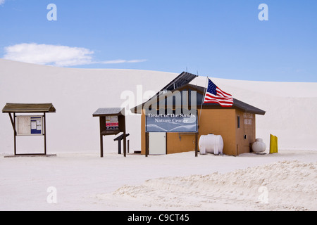 Centre de la nature et dunes de sable au parc national de White Sands (anciennement Monument national) au Nouveau-Mexique. Banque D'Images