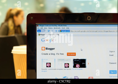 Le site web de Blogger tourné dans un environnement (usage éditorial uniquement : -Print, télévision, e-book et le comité éditorial du site). Banque D'Images