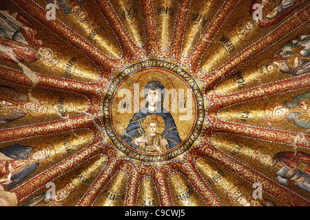 L'un des dômes à Chora Church, avec une belle mosaïque de la Vierge Marie et l'Enfant Jésus, Istanbul, Turquie Banque D'Images