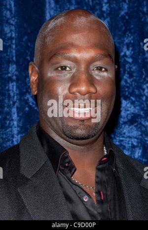 Richard T. Jones à l'intérieur de l'établissement SUPER 8 DVD et Blu-Ray Release Party, Samuel Goldwyn Theatre à l'AMPAS, Los Angeles, CA, 22 novembre 2011. Photo par : Emiley Schweich/Everett Collection Banque D'Images