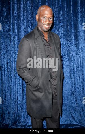 Richard T. Jones à l'intérieur de l'établissement SUPER 8 DVD et Blu-Ray Release Party, Samuel Goldwyn Theatre à l'AMPAS, Los Angeles, CA, 22 novembre 2011. Photo par : Emiley Schweich/Everett Collection Banque D'Images