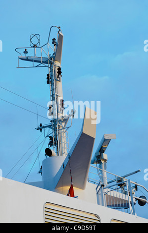Mât radar d'un ferry moderne Banque D'Images