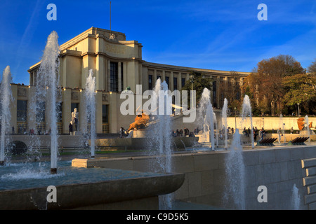 Trocadero, Paris, France. Fontaines en dessous du Palais de Chaillot. Banque D'Images