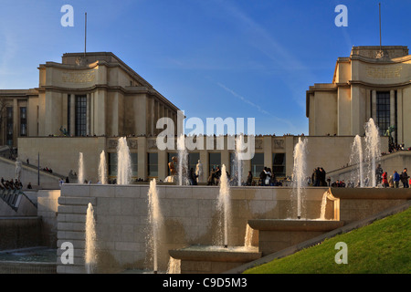 Trocadero, Paris, France. Fontaines en dessous du Palais de Chaillot. Banque D'Images