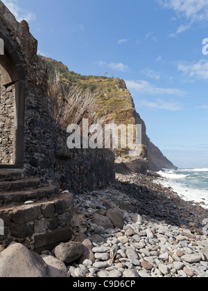 Plage de galets près de Achadas da Cruz - Madeira, Portugal, Europe Banque D'Images