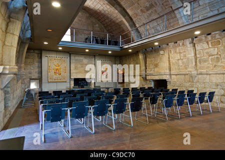 Hall à l'intérieur du donjon du château de Feira. Santa Maria da Feira, Portugal. Banque D'Images