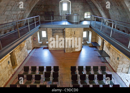 Hall à l'intérieur du donjon du château de Feira. Santa Maria da Feira, Portugal. Banque D'Images