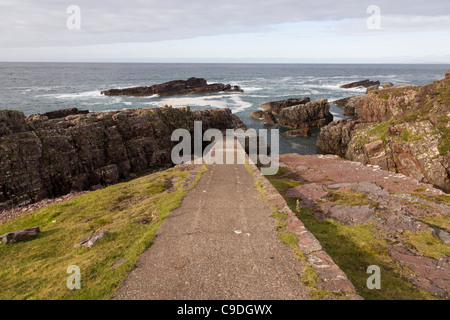 Rua Reidh ou Rubha Reidh Lighthouse Gairloch Melvaig Ross-shire en Écosse vues des environs immédiats de mer pierre Banque D'Images