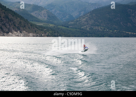 Motomarine sur le lac Chelan - Chelan County, Washington Banque D'Images