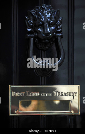 10 Downing street letter box et knocker. Londres, Angleterre, Royaume-Uni Banque D'Images