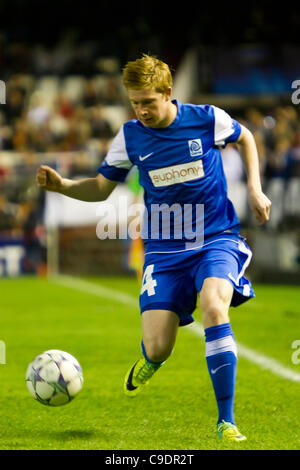 23/11/2011. Valencia, Espagne match de football entre Valencia Club de Futbol et KRC Genk, Journée 5, Ligue des Champions, Groupe E ------------------------------------- Kevin de Bruyne KRC Genk de contrôler le ballon Banque D'Images