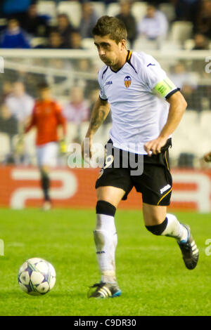 23/11/2011. Valencia, Espagne match de football entre Valencia Club de Futbol et KRC Genk, Journée 5, Ligue des Champions, Groupe E ------------------------------------- Pablo Hernandez, de Valencia CF comme il conduit la balle Banque D'Images