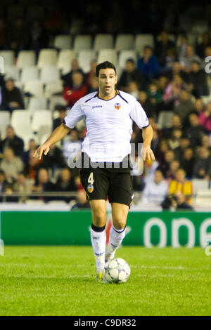 23/11/2011. Valencia, Espagne match de football entre Valencia Club de Futbol et KRC Genk, Journée 5, Ligue des Champions, Groupe E ------------------------------------- Adil Rami, Valence CF de conduire la boule Banque D'Images