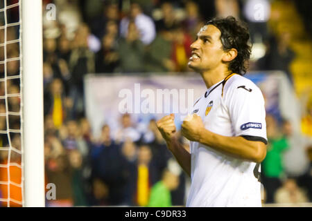 23/11/2011. Valencia, Espagne match de football entre Valencia Club de Futbol et KRC Genk, Journée 5, Ligue des Champions, Groupe E ------------------------------------- Tino Costa célébrant son but par minute 81 pour Valence CF Banque D'Images