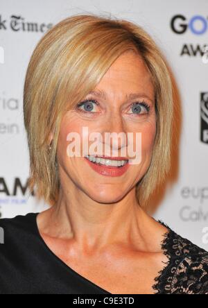 Edie Falco devant le hall des arrivées de l'IFP pour la 21e Gotham Independent Film Awards, le Restaurant Cipriani Wall Street, New York, NY, le 28 novembre 2011. Photo par : Gregorio T. Binuya/Everett Collection Banque D'Images