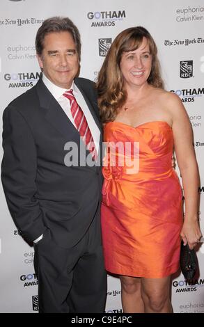 Beau Bridges, Dorothy Doyen des ponts au niveau des arrivées pour l'IFP'S 21st Annual Gotham Independent Film Awards, le Restaurant Cipriani Wall Street, New York, NY, le 28 novembre 2011. Photo par : Kristin Callahan/Everett Collection Banque D'Images