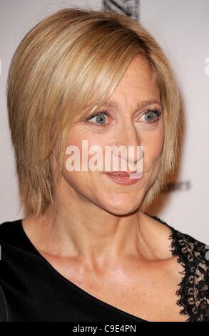 Edie Falco devant le hall des arrivées de l'IFP pour la 21e Gotham Independent Film Awards, le Restaurant Cipriani Wall Street, New York, NY, le 28 novembre 2011. Photo par : Kristin Callahan/Everett Collection Banque D'Images