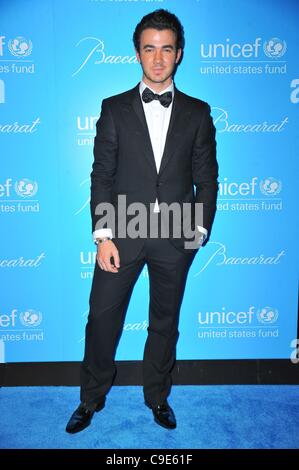 Kevin Jonas à arrivés pour la 8e conférence annuelle de l'UNICEF Snowflake Ball, Le Restaurant Cipriani 42nd Street, New York, NY Le 29 novembre 2011. Photo par : Gregorio T. Binuya/Everett Collection Banque D'Images