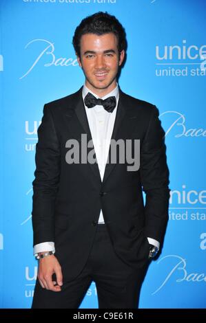 Kevin Jonas à arrivés pour la 8e conférence annuelle de l'UNICEF Snowflake Ball, Le Restaurant Cipriani 42nd Street, New York, NY Le 29 novembre 2011. Photo par : Gregorio T. Binuya/Everett Collection Banque D'Images