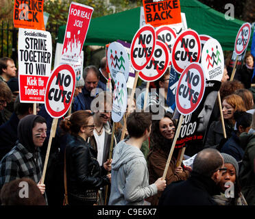 London, UK, 30/11/2011, les manifestants à Londres, Londres a été frappé aujourd'hui par le secteur public, la grève sur les retraites, des manifestants avec des pancartes Lincolns Inn London Champ Banque D'Images