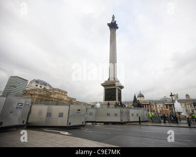 Un cordon de police en acier a été érigé pour empêcher l'accès à Trafalgar Square, Whitehall et le centre commercial. La police a eu peur dans les manifestations récentes que le réveil olympique pourrait être une cible. En tant qu'un responsable de la police a dit que mes ordres sont de protéger l'horloge. Banque D'Images