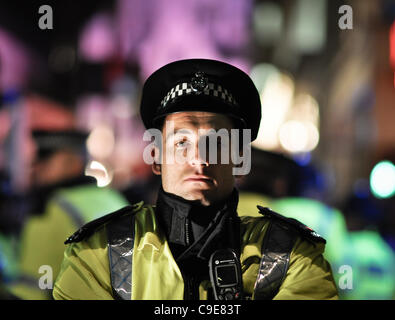 Le centre de Londres pour accompagner N30 mars journée de grève - déplacé hors du Lincoln Inn Field's et se sont rassemblés sur le quai. Banque D'Images