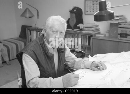 Animateur tchèque Zdenek Miler, créateur d'un personnage des dessins animés de la Mole. En République tchèque, le 22 juin 1993. (Photo/CTK Tomas Novak) Banque D'Images