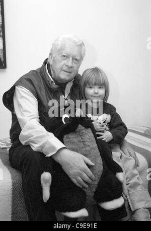 Animateur tchèque Zdenek Miler, créateur d'un personnage des dessins animés de la Mole. En République tchèque, le 22 juin 1993. (Photo/CTK Tomas Novak) Banque D'Images