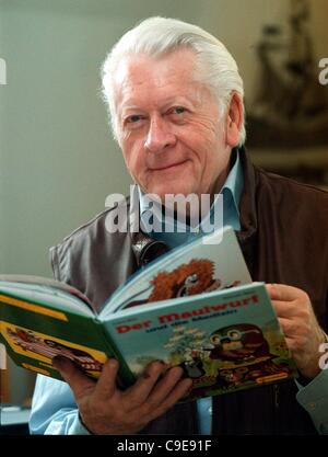 Animateur tchèque Zdenek Miler, créateur d'un personnage des dessins animés de la Mole. En République tchèque, le 22 juin 1993. (Photo/CTK Tomas Novak) Banque D'Images