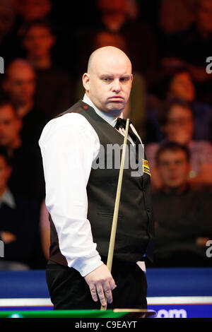 ADRIAN GUNNELL UK SNOOKER CHAMPIONSHIP YORK BARBICAN YORK Angleterre 05 Décembre 2011 Banque D'Images