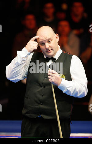 ADRIAN GUNNELL UK SNOOKER CHAMPIONSHIP YORK BARBICAN YORK Angleterre 05 Décembre 2011 Banque D'Images