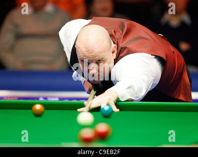 ADRIAN GUNNELL UK SNOOKER CHAMPIONSHIP YORK BARBICAN YORK Angleterre 05 Décembre 2011 Banque D'Images