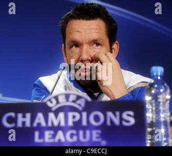 Viktoria Plzen est le capitaine Pavel Horvath parle lors d'une conférence de presse au Synot Tip Arena stade Eden à Prague, lundi, 5 décembre 2011. Viktoria Plzen jouer l'AC Milan en Ligue des Champions leur dernier groupe H match de football à Prague, mardi. (CTK Photo/Vit Simanek) Banque D'Images