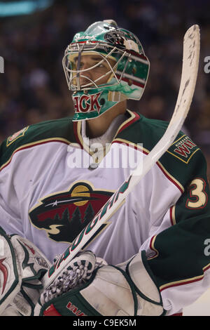 Le 9 décembre 2011 - Los Angeles, Californie, États-Unis - Minnesota Wild gardien Matt Hackett (31) est d'avoir une bonne nuit. La nature laisse les rois 3-0 après la deuxième période. (Crédit Image : © Josh Chapelle/ZUMAPRESS.com)/Southcreek Banque D'Images
