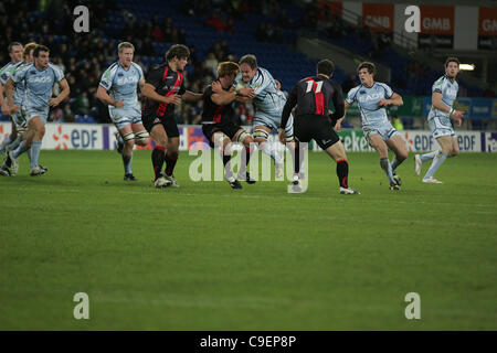 H Cup. VS Cardiff Blues. EDINBURGH RUGBY. Cardiff 9 décembre 2011. Xavier Rush tente de briser la ligne d'Édimbourg lors de leur piscine 2 Tour 3 match tenu au Cardiff City Stadium. Photo Gareth Price - Veuillez mentionner Banque D'Images