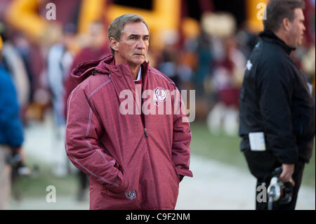 11 déc., 2011 - Landover, Maryland, United States of America - action jeu NFL, Landover Md ; Redskins de Washington l'entraîneur-chef Mike Shanahan au début de jeu d'aujourd'hui..score final 34 27 patriotes Redskins (crédit Image : © Roland Pintilie/Southcreek/ZUMAPRESS.com) Banque D'Images