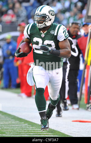 11 déc., 2011 - East Rutherford, New Jersey, États-Unis - New York Jets d'utiliser de nouveau Shonn Greene (23) dans la Ligue nationale de football l'action au stade de la métropolitaine à East Rutherford dans le New Jersey sentiers Kansas City New York 21 à 0 à la mi-temps (crédit Image : © Brooks von Arx/Southcreek/ZUMAPRESS.com) Banque D'Images