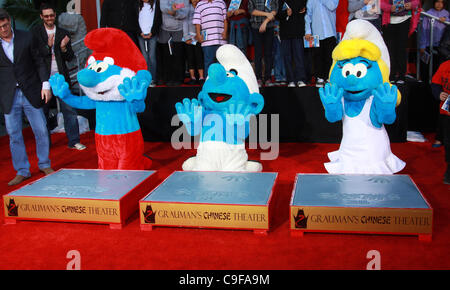 13 déc., 2011 - Los Angeles, Californie, États-Unis - Le ''STO MURFS'' à l'honneur avec la main et l'Empreinte cérémonie à l'Grauman's Chinese Theatre. (Crédit Image : © TLeopold ZUMAPRESS.com)/Photos/Globe Banque D'Images