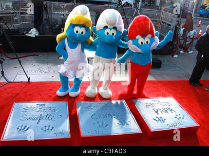 13 déc., 2011 - Los Angeles, Californie, États-Unis - Le ''STO MURFS» sont honorés avec une 'empreinte' Main et cérémonie tenue au Grauman's Chinese Theatre. (Crédit Image : © TLeopold ZUMAPRESS.com)/Photos/Globe Banque D'Images