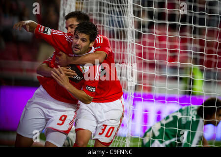 Portugal Liga Zon Sagres 13ème round - SL Benfica (SLB) x Rio Ave FC (RAFC) Nolito SL Benfica avant (L) a marqué le deuxième gol pour Benfica Banque D'Images