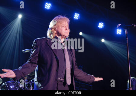 LINCOLN, CA - 15 Décembre : Eddie Money effectue en Jingle Bell Rock avec Mickey Thomas à Thunder Valley Casino Resort de Lincoln, Californie le 15 décembre 2011 Banque D'Images