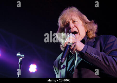 LINCOLN, CA - 15 Décembre : Eddie Money effectue en Jingle Bell Rock avec Mickey Thomas à Thunder Valley Casino Resort de Lincoln, Californie le 15 décembre 2011 Banque D'Images