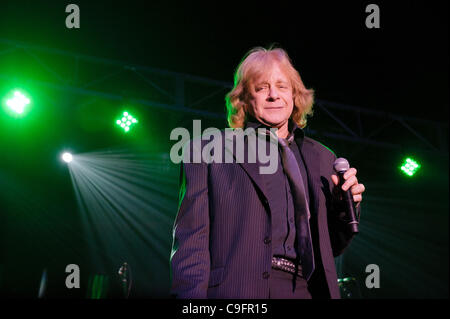 LINCOLN, CA - 15 Décembre : Eddie Money effectue en Jingle Bell Rock avec Mickey Thomas à Thunder Valley Casino Resort de Lincoln, Californie le 15 décembre 2011 Banque D'Images