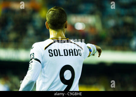 22/12//2011. Valencia, Espagne Copa del Rey, Football - Espagne - Valencia CF vs FC Cadix - 16e de finale --------- Roberto Soldado comme il donne des instructions à ses coéquipiers Banque D'Images