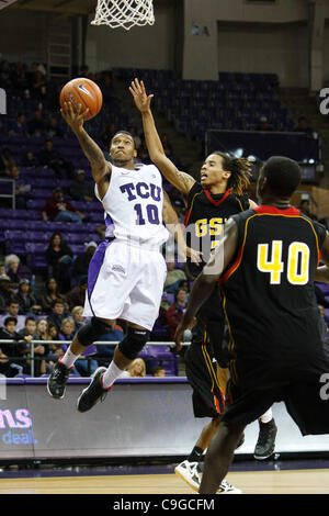 22 déc., 2011 - Fort Worth, Texas, US - TCU Horned Frogs Guard Hank épines (10) au cours de l'action entre la Grambling State Tigers et le TCU Horned Frogs. Défaites TCU Grambling State 85-53 à Daniel-Meyer Coliseum. (Crédit Image : © Andrew Dieb/ZUMAPRESS.com)/Southcreek Banque D'Images