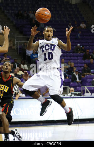 22 déc., 2011 - Fort Worth, Texas, US - TCU Horned Frogs Guard Hank épines (10) au cours de l'action entre la Grambling State Tigers et le TCU Horned Frogs. Défaites TCU Grambling State 85-53 à Daniel-Meyer Coliseum. (Crédit Image : © Andrew Dieb/ZUMAPRESS.com)/Southcreek Banque D'Images