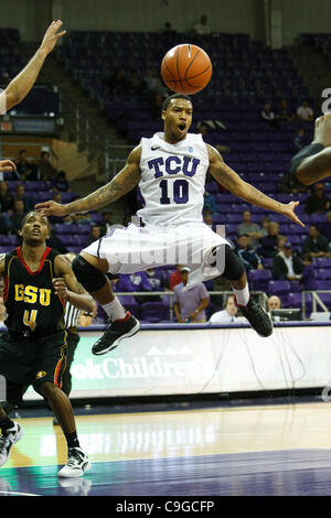 22 déc., 2011 - Fort Worth, Texas, US - TCU Horned Frogs Guard Hank épines (10) au cours de l'action entre la Grambling State Tigers et le TCU Horned Frogs. Défaites TCU Grambling State 85-53 à Daniel-Meyer Coliseum. (Crédit Image : © Andrew Dieb/ZUMAPRESS.com)/Southcreek Banque D'Images