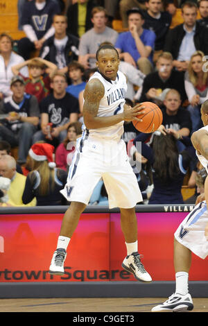 22 déc., 2011 - Villanova, New York, États-Unis - Villanova Wildcats guard Malick Wayns (2) avec la balle. Dans un jeu joué au pavillon de Villanova, en Pennsylvanie. Villanova bat l'américain par un score de 73-52. (Crédit Image : © Mike Southcreek/ZUMAPRESS.com)/human life by Sylvester Graham Banque D'Images