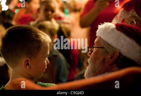 Le Père Noël arrive en ville ! Banque D'Images